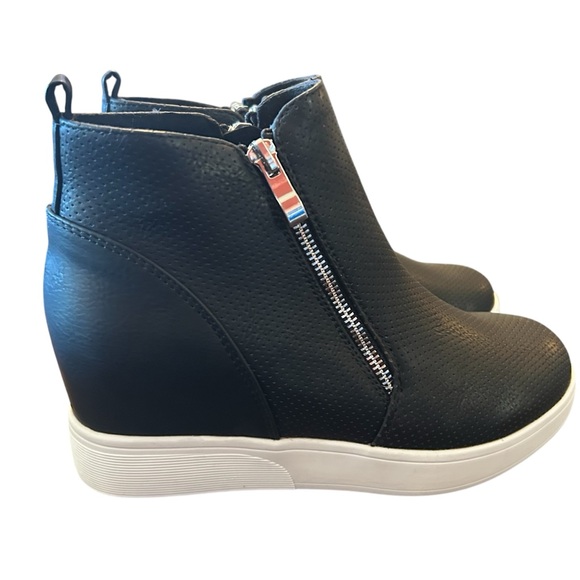 Journee Collection Shoes - Journee Collection Pennelope High-Top Wedge Sneaker Size 8.5 Wide Width